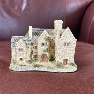 David Winter Blackfriars Grange Charming Stone Cottage Figurine